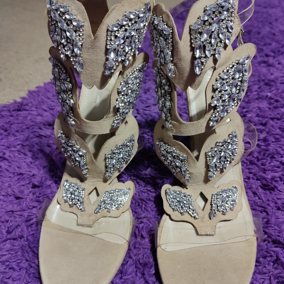 Heels - Picture 3 of 3